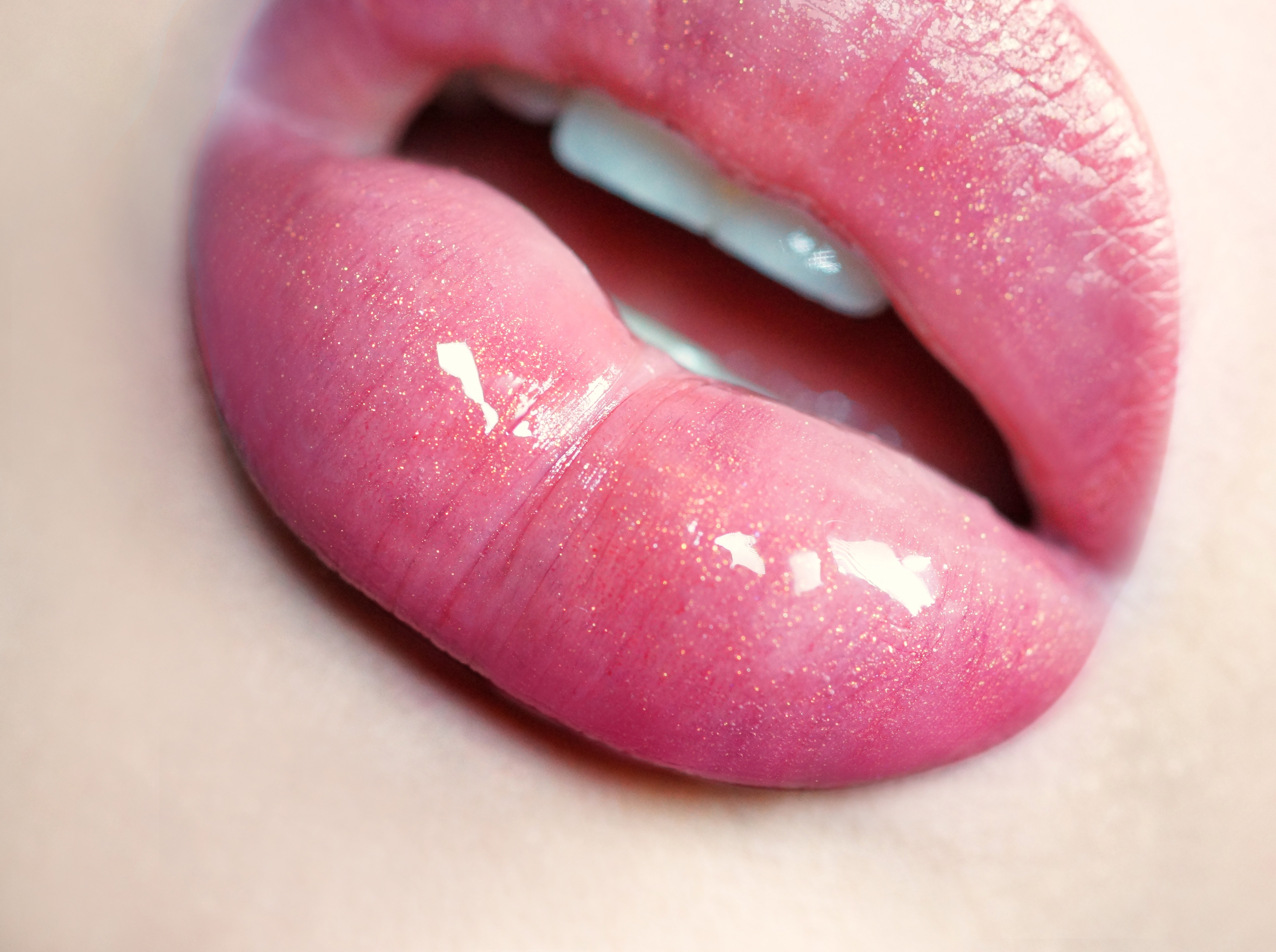 Tips on How to Create Natural Looking Double-Lobed Lips | www.CandyLipz.com